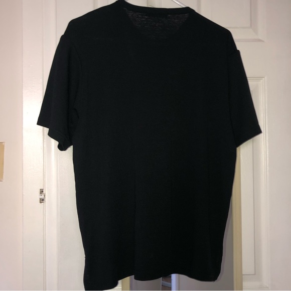 Black shirt with a snowflake design - Picture 5 of 5